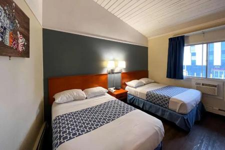 Econo Lodge Motel Village - 45