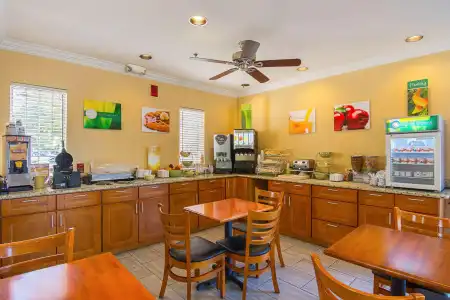 Hampton Inn Fresno Airport - 25