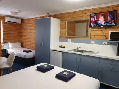Bosuns Inn Motel - 43