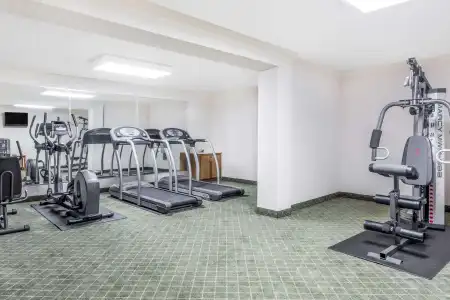 Ramada Macon - 16