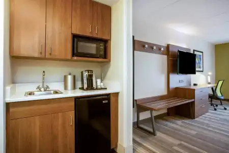 Holiday Inn Express & Suites Fort Wayne by IHG - 27