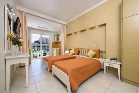 Kavos Plaza - 5