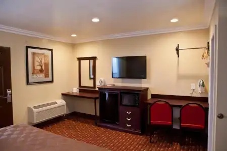 Budget Inn Anaheim - 18