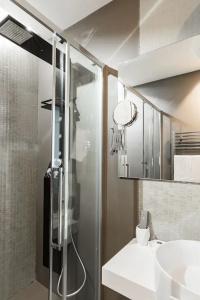 A World Aparts - Barberini Boutique - 32