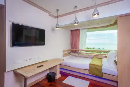 Diamond Cliff Resort & Spa, Patong Beach - 35