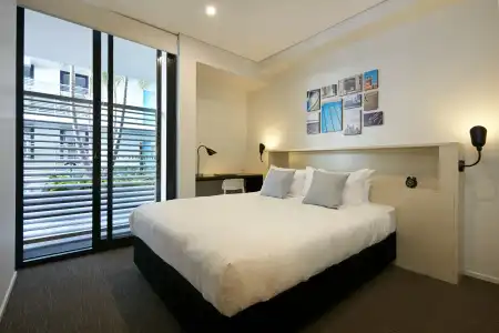 Veriu Camperdown - 1