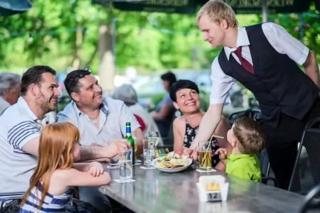 & Restaurant Lindengarten - 23