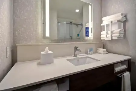 Hampton Inn & Suites Las Vegas Convention Center - No Resort Fee - 50