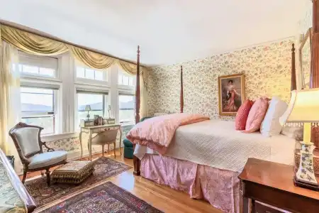 Wilburton Inn - 104