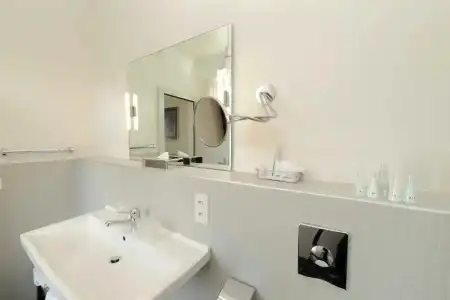 Alma - Boutique hideaway by the lake with rooftop and ladies-only wellness - 32
