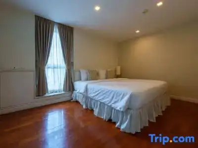 Sabai Sathorn - 225