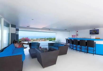 Sunset Plaza Holiday Apartment - 24
