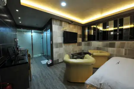 Busan Seomyeon YTT - 8