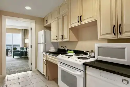 Hilton Ocean City Oceanfront Suites - 16