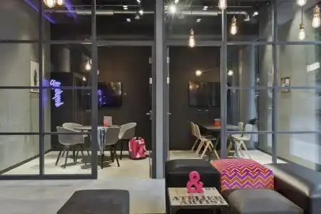 MOXY Frankfurt East - 8