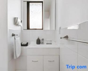 Cobblestone Court Motel – Wenzel Motels - 77