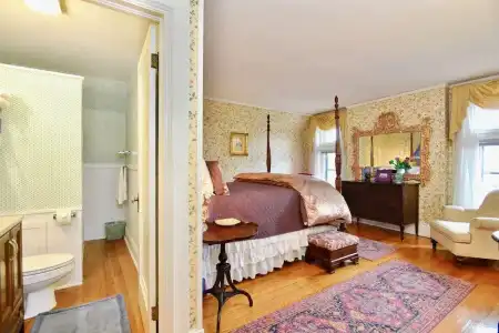 Wilburton Inn - 144