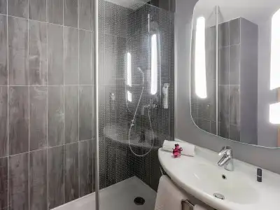 ibis Bourges - 53