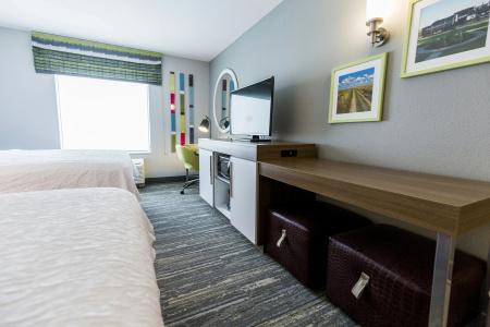 Hampton Inn Bismarck - 35