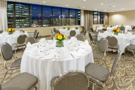 Holiday Inn Vancouver-Centre - 49