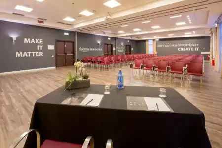 Holiday Inn Bologna Fiera - 10