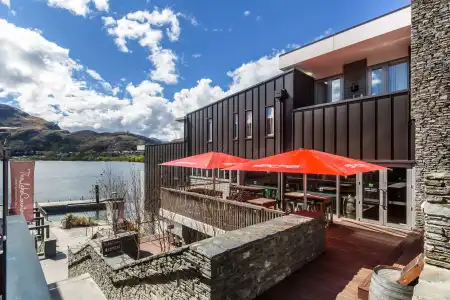 DoubleTree by Hilton Queenstown - 19