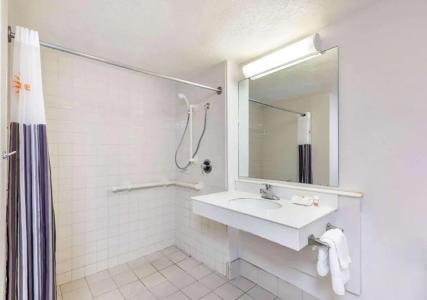 La Quinta Inn by Wyndham El Paso West - 21