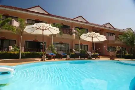 Lanta Seafront Resort - 11