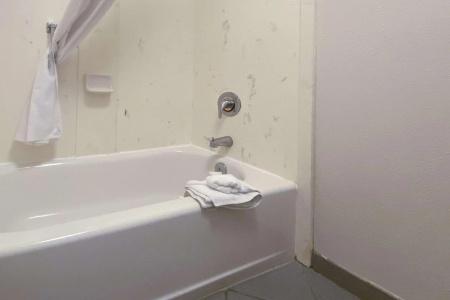 Quality Inn Branson - Hwy 76 Central - 22