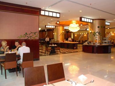 Al Bustan Tower Suites - 18