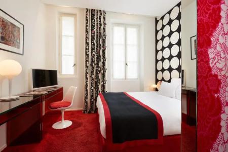 Hôtel du Petit Moulin, Haute Couture by Lacroix - 116