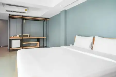 Nora LakeView - 48
