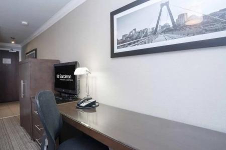 Sandman & Suites Calgary South - 33