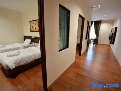 906 Riverside - 37