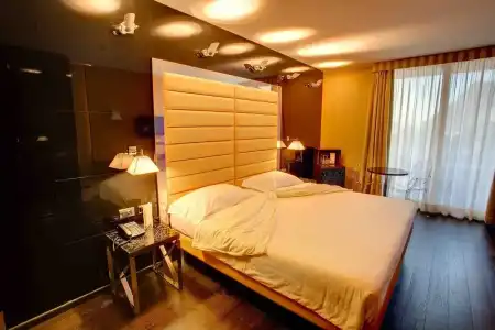 Kristal Palace - Tonellis - Adult Friendly - 64
