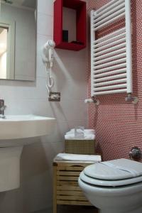 Cest La Vie Suites - 7