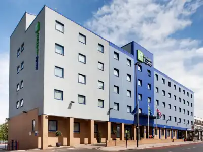 Holiday Inn Express London - Park Royal by IHG - 51