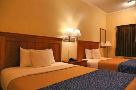 Travelodge By Wyndham Pasadena Central - 10