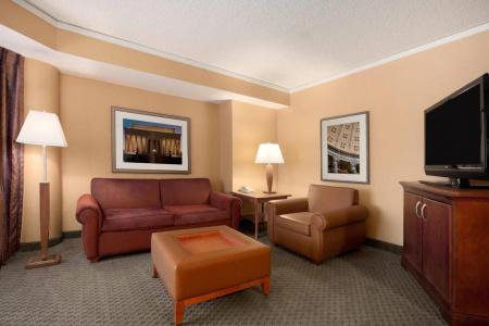 Embassy Suites by Hilton Crystal City National Airport - 6