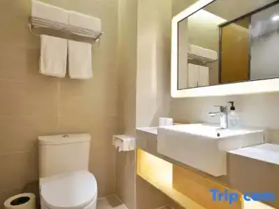 JI Shanghai Hongqiao National Exhibition and Convention Centre Huaxiang Road - 35