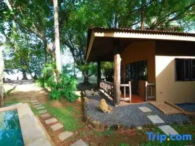 Melina's Beach Front Bungalow - 54