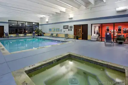 DoubleTree by Hilton - 15