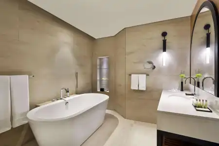 Double Tree by Hilton Dubai Business Bay - 19