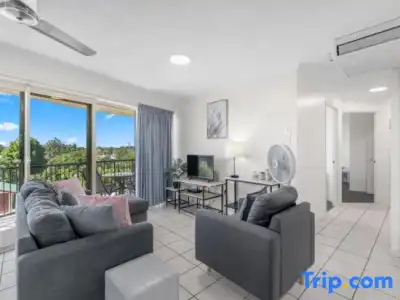 Alexander Beachfront Apartments - 39