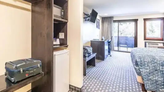 Rabbit Ears Motel - 28