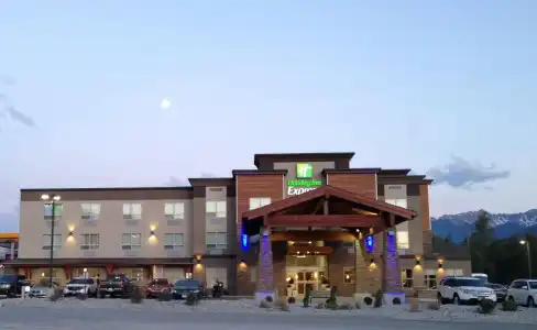 Holiday Inn Express Golden-Kicking Horse by IHG - 3