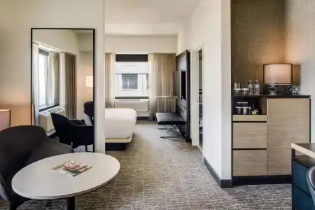 DoubleTree by Hilton & Suites Jersey City - 43