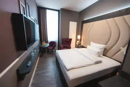 PLAZA Premium - 34