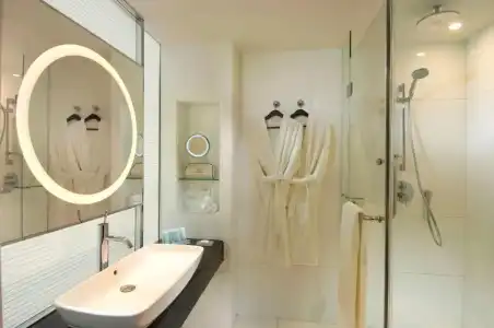 DoubleTree by Hilton Beijing - 41