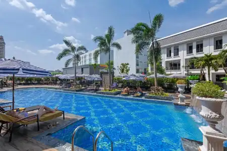 Sawaddi Patong Resort & Spa by Tolani - 16
